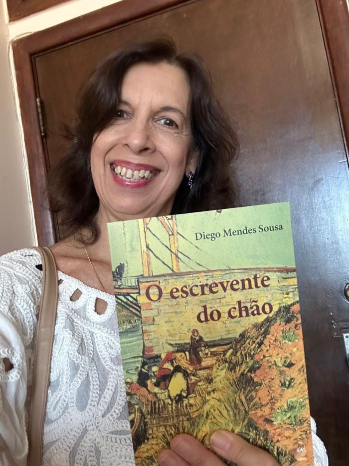 LITERATURA COM MÃOS NO CHÃO