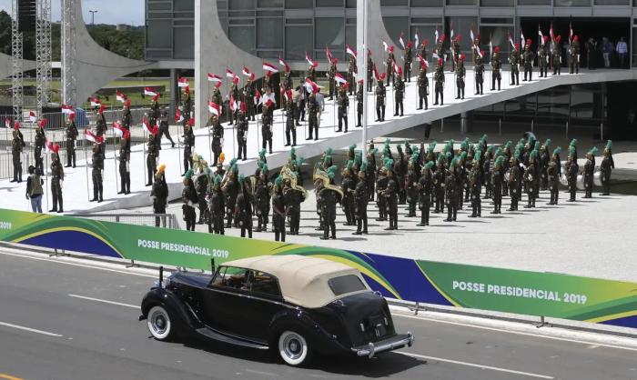 O Fim do Ano Velho no Palanque Novo