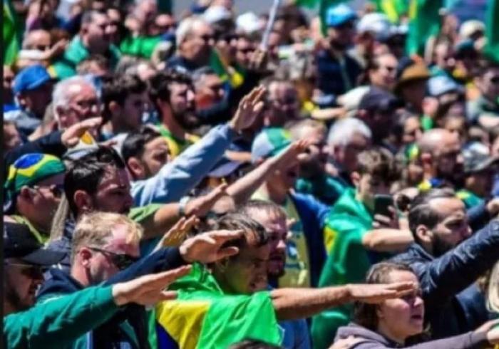 O Cerco Institucional: