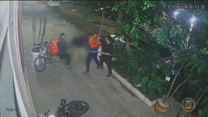 A BICICLETA ERA DA IRMÃ DELE