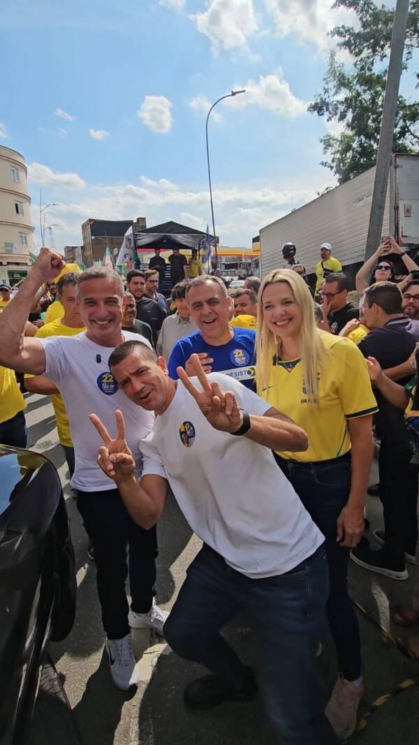 Rodrigo Furtado acompanha Douglas Ruas em carreata de apoio a Flávio Bolsonaro em Volta Redonda