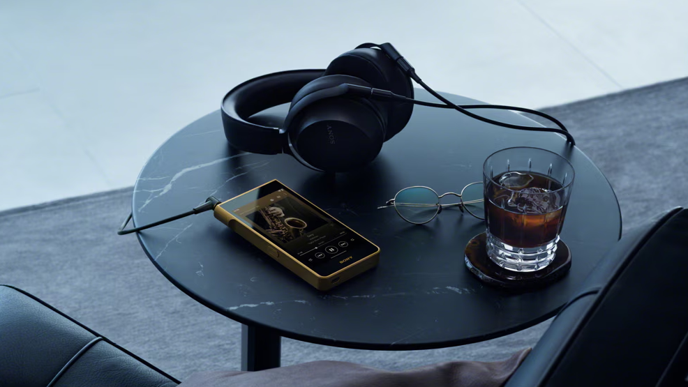 O Walkman está de volta: R$ 30 mil e acabamento em ouro