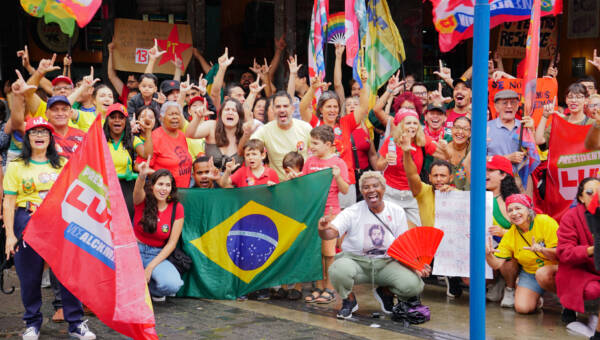 Juventude ganha espaço na campanha de Lula em Resende, que terá caminhada final neste sábado