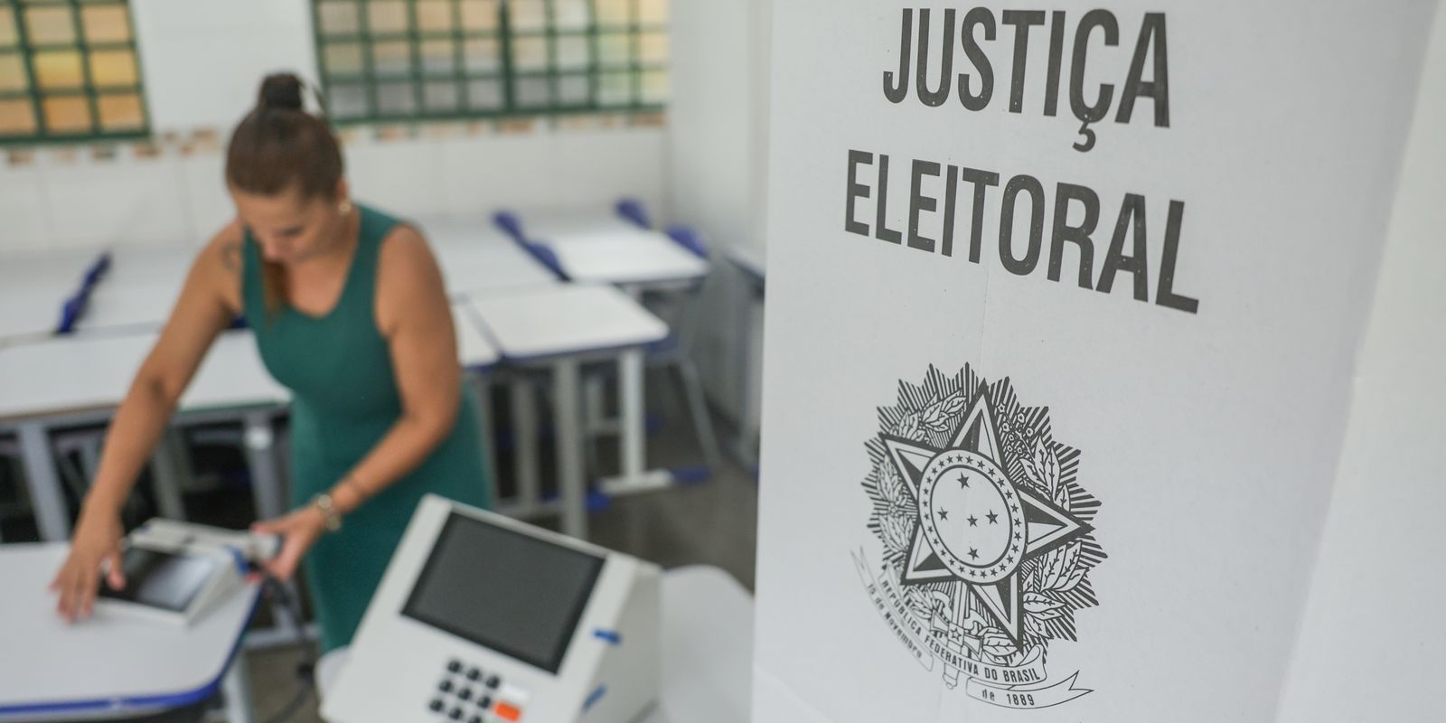 TSE informa que 900 urnas foram substituídas até o meio-dia