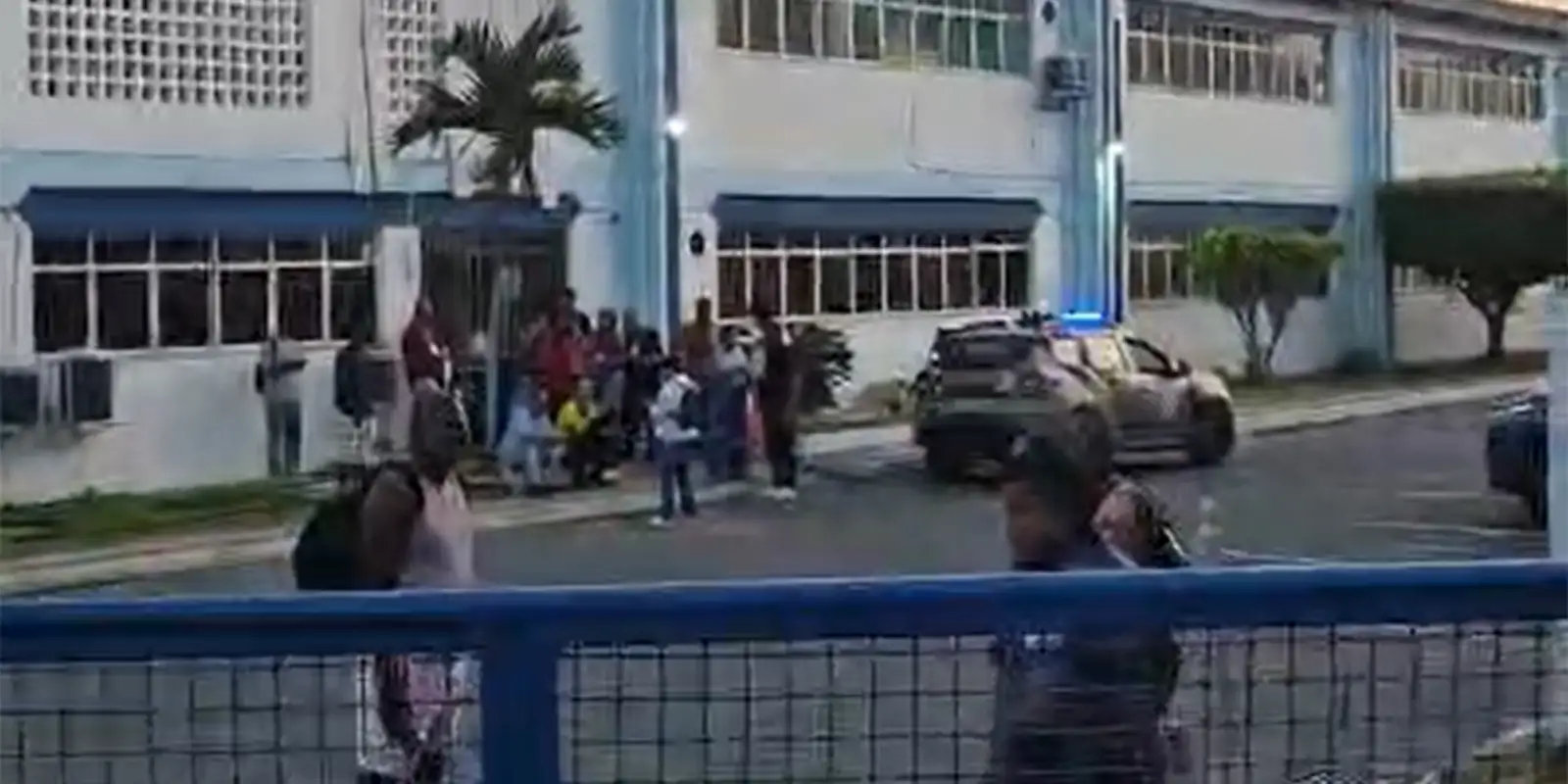 Eleitores relatam urnas fechadas e falta de transporte em Salvador