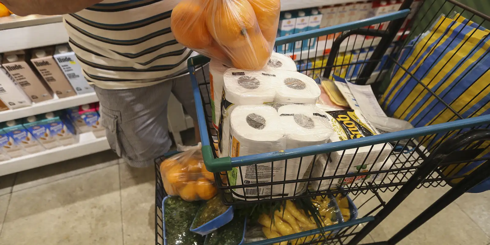 Cesta básica fica mais cara em todas as capitais brasileiras em março