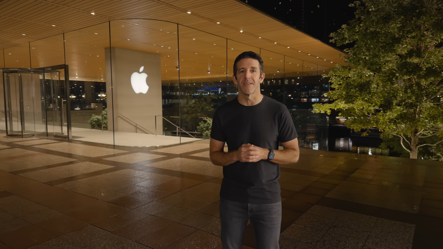 Quem é John Ternus? Conheça o sucessor de Tim Cook como CEO da Apple
