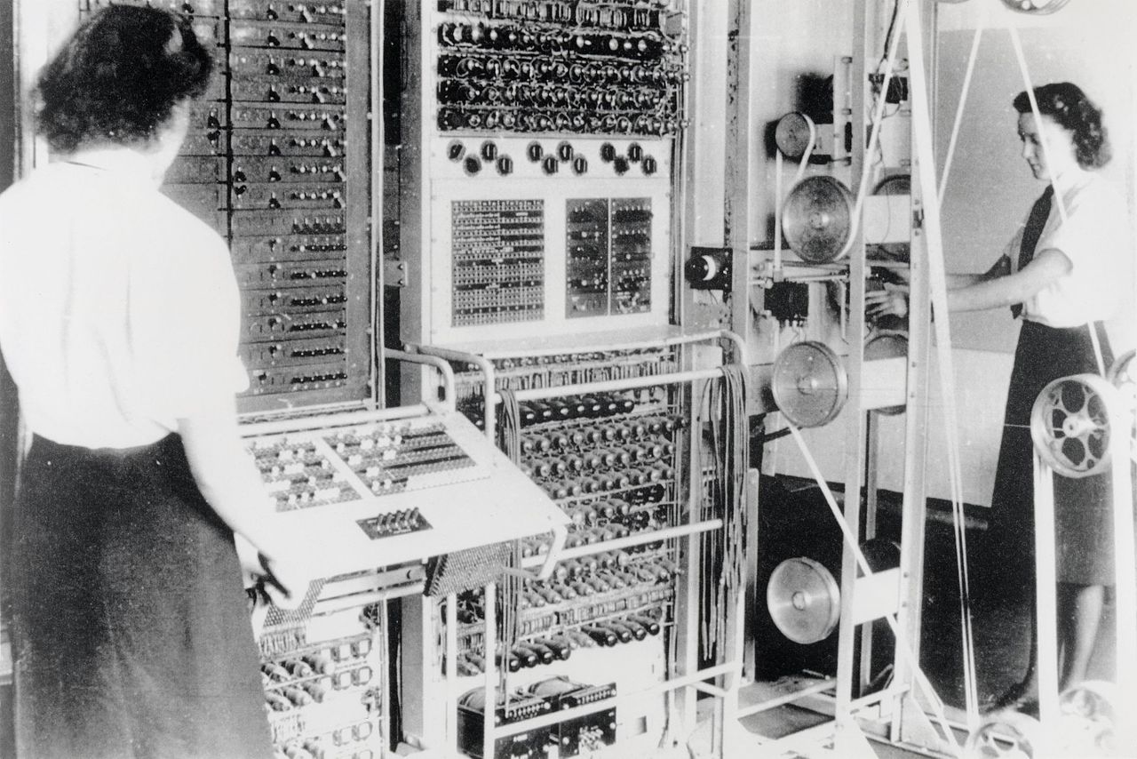 Quem inventou o computador? Conheça a história de criação dos primeiros PCs 