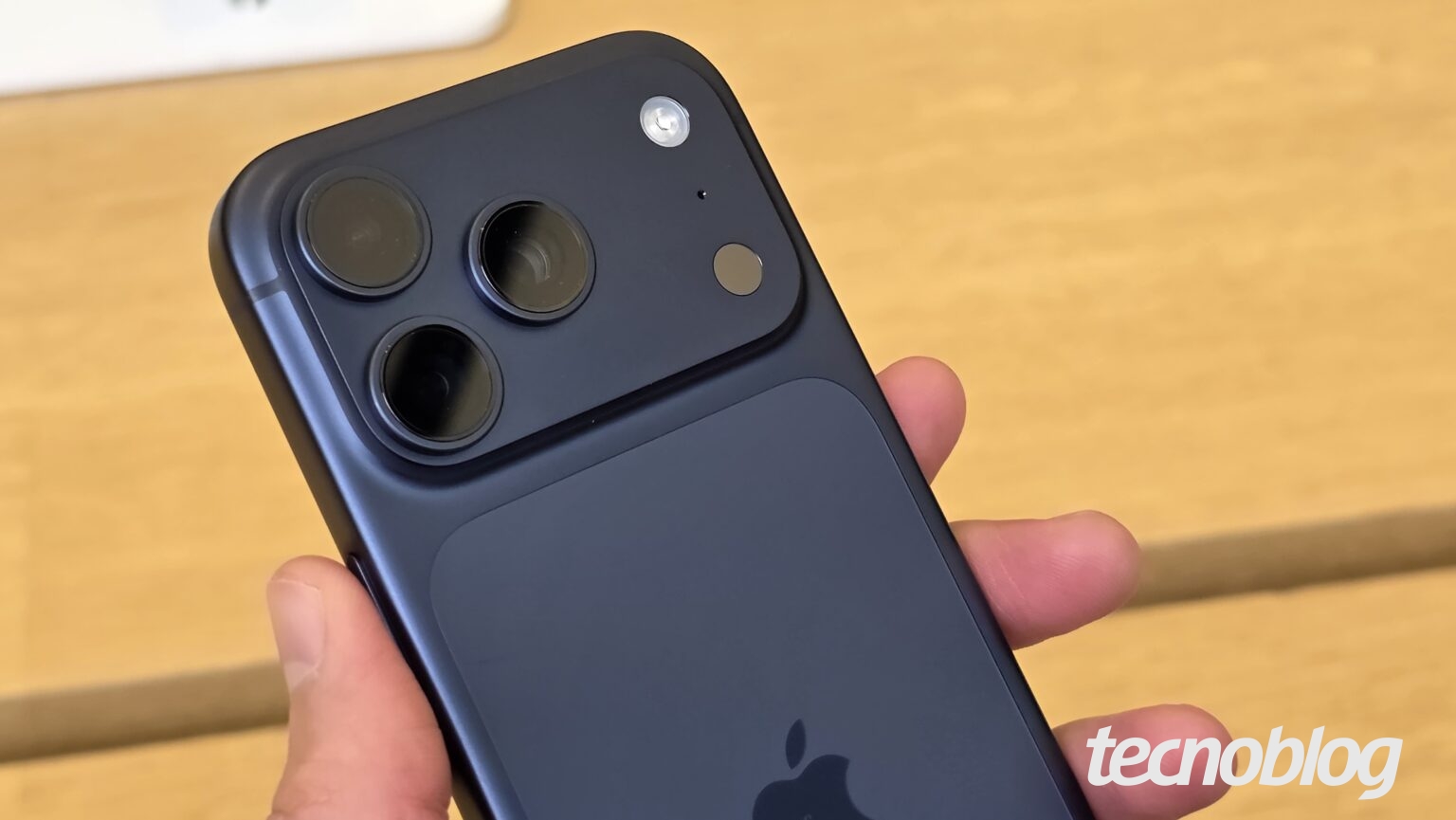 iPhone 17 Pro e Galaxy S26 Ultra superam rivais em teste de carregador