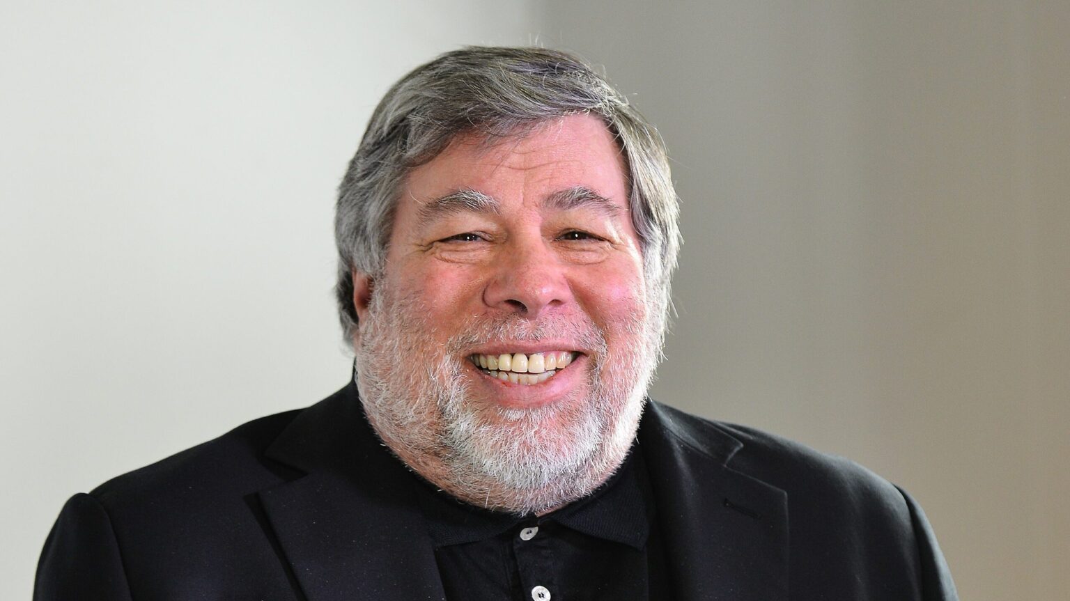 Steve Wozniak passa ileso e até recebe aplausos ao falar de IA