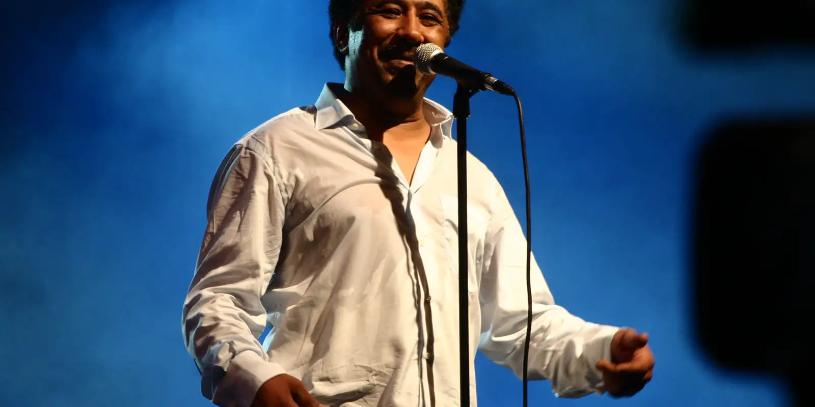 Programa Música do Mundo celebra carreira artística do argelino Khaled