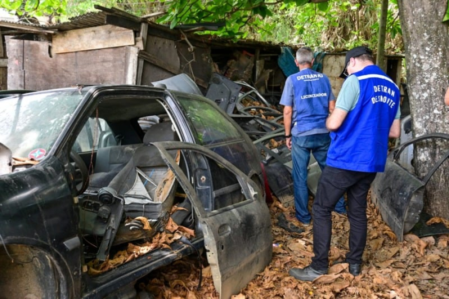Detran RJ interdita ferro-velho em Volta Redonda