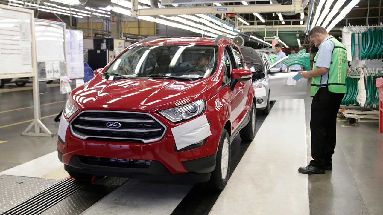 A Ford substituiu engenheiros por IA. Deu errado e agora decidiu recontratá-los