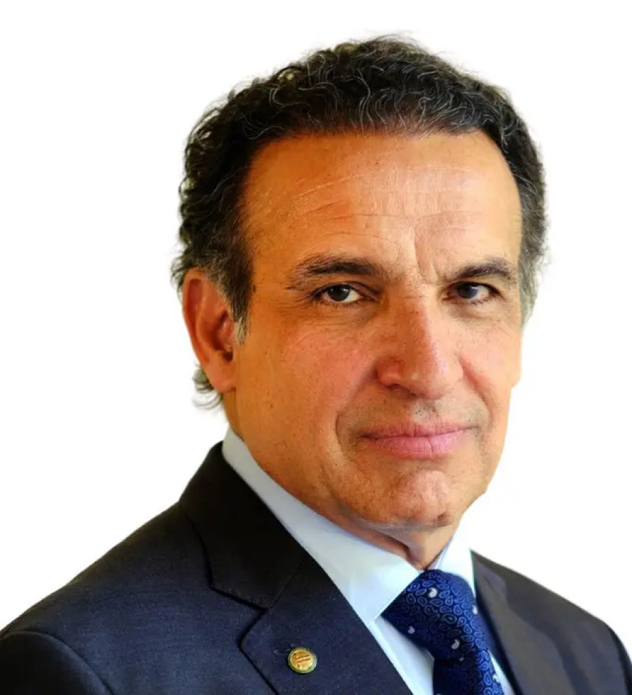 O deputado federal Hugo Leal concede entrevista