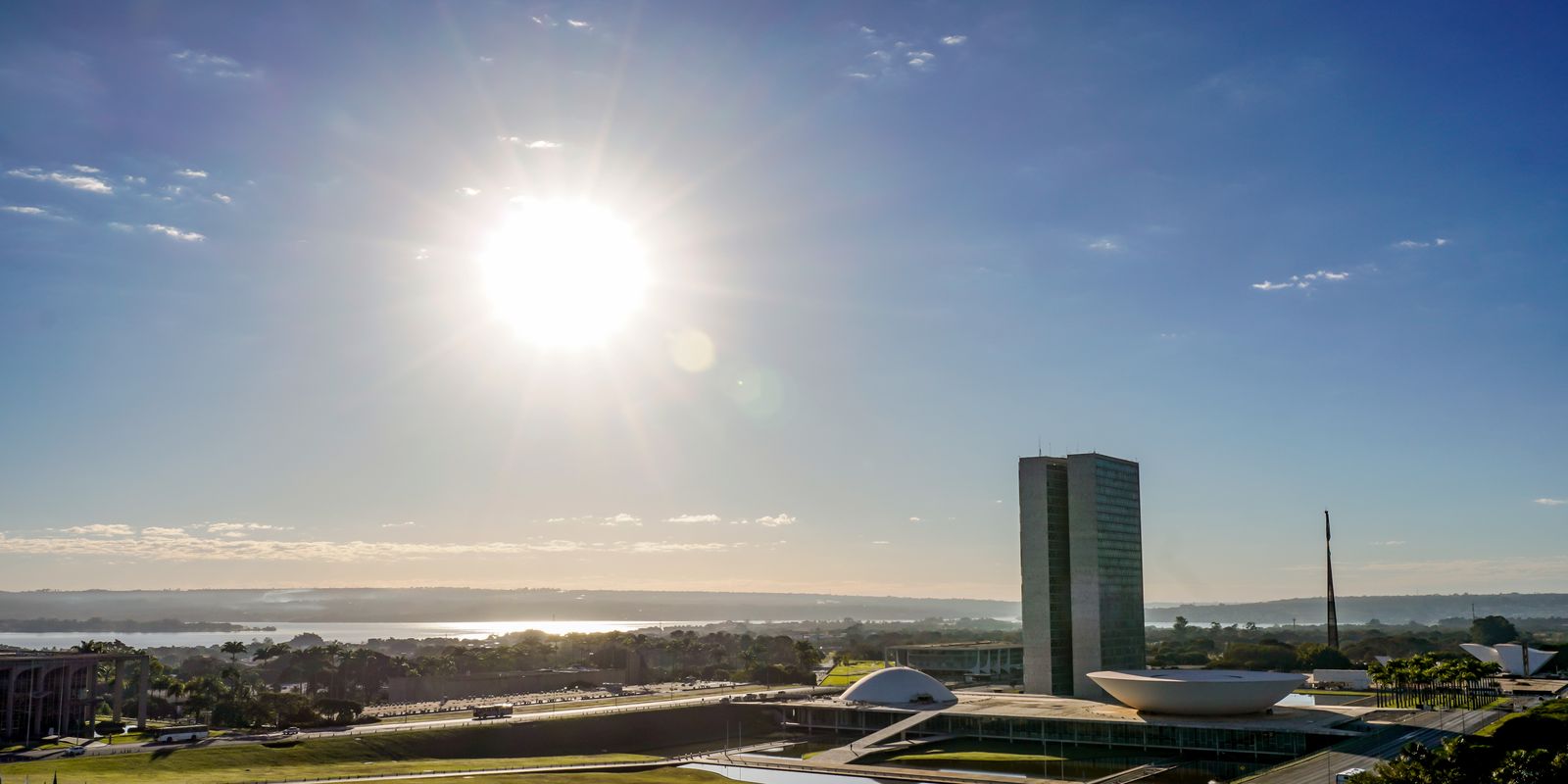 Congresso vota nesta semana fim da escala 6x1 e "taxa das blusinhas"