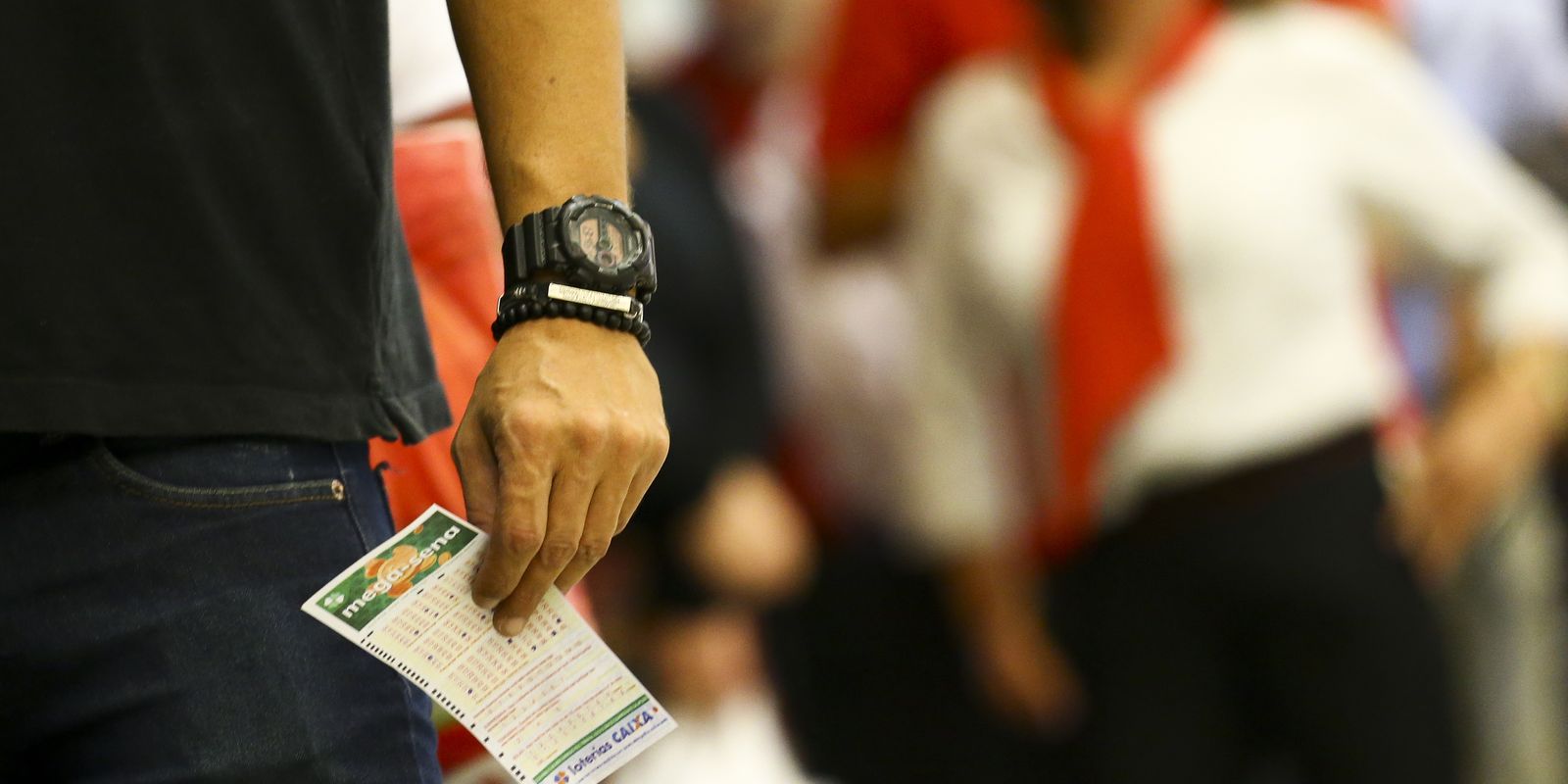 Mega-Sena acumula para 48 R$ milhões; confira os números sorteados