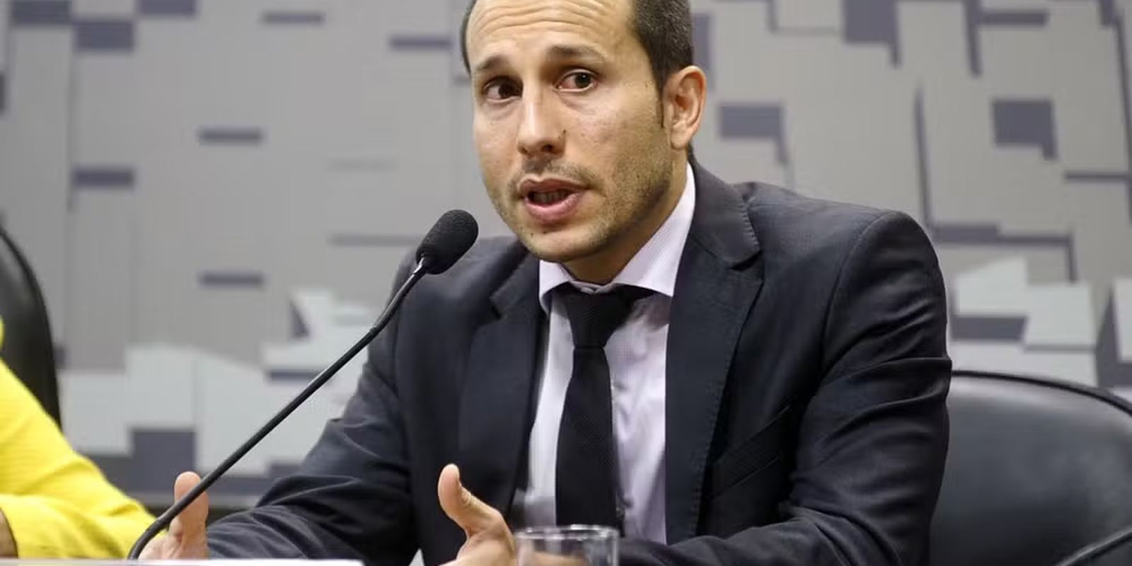 "Verdade prevalecerá", diz número 2 da PF após afastamento de Andrei 
