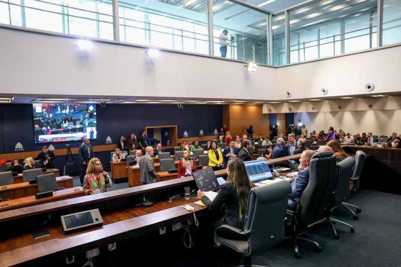 Alerj aprova suspensão de descontos do Credcesta na folha de servidores